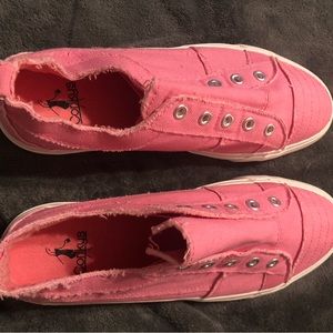 Corkys pull on canvas shoes
